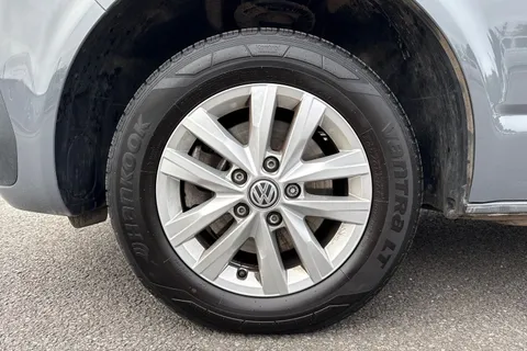 DG74ECW Volkswagen Transporter 2.0 TDI 110 Highline Van Thumbnail #14