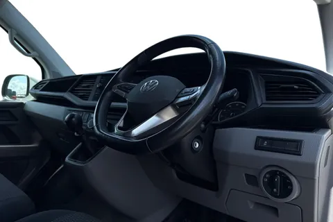 DG74EDK Volkswagen Transporter 2.0 TDI 110 Highline Van Thumbnail #14