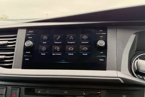 DG74ECW Volkswagen Transporter 2.0 TDI 110 Highline Van Thumbnail #18