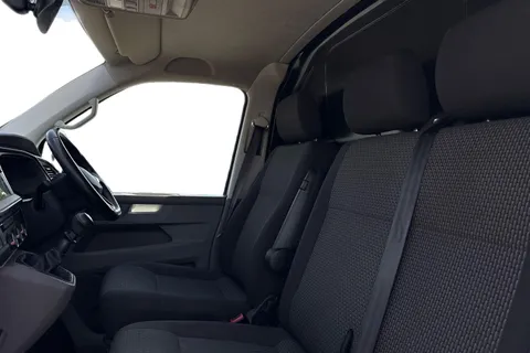 DG74EDK Volkswagen Transporter 2.0 TDI 110 Highline Van Thumbnail #16