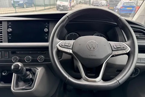 DG74ECW Volkswagen Transporter 2.0 TDI 110 Highline Van Thumbnail #19