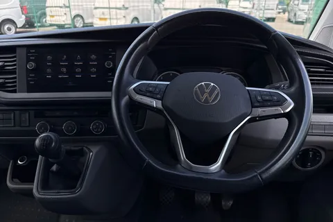 DG74EDK Volkswagen Transporter 2.0 TDI 110 Highline Van Thumbnail #18
