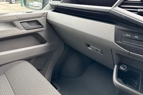 DG74ECW Volkswagen Transporter 2.0 TDI 110 Highline Van Thumbnail #21