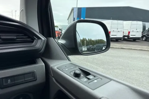 DG74ECW Volkswagen Transporter 2.0 TDI 110 Highline Van Thumbnail #22