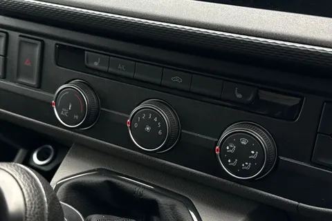 DG74ECW Volkswagen Transporter 2.0 TDI 110 Highline Van Thumbnail #23