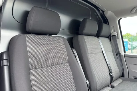 DG74ECW Volkswagen Transporter 2.0 TDI 110 Highline Van Thumbnail #25