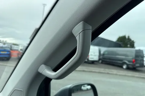 DG74ECW Volkswagen Transporter 2.0 TDI 110 Highline Van Thumbnail #37