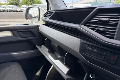 DG74EDK Volkswagen Transporter 2.0 TDI 110 Highline Van Thumbnail #39