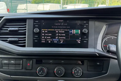 DG74EDK Volkswagen Transporter 2.0 TDI 110 Highline Van Thumbnail #41