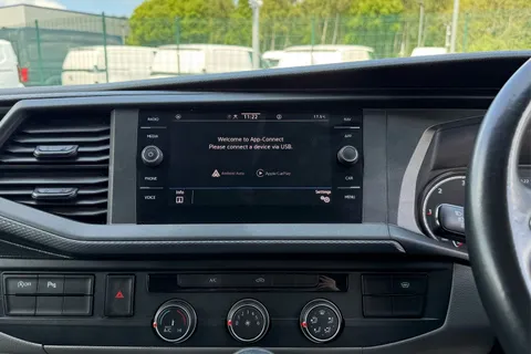 DG74EDK Volkswagen Transporter 2.0 TDI 110 Highline Van Thumbnail #44