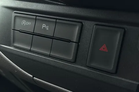 DG74ECW Volkswagen Transporter 2.0 TDI 110 Highline Van Thumbnail #47