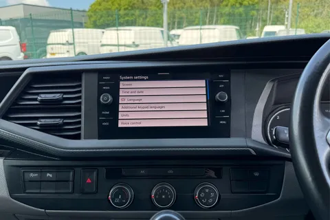 DG74EDK Volkswagen Transporter 2.0 TDI 110 Highline Van Thumbnail #49