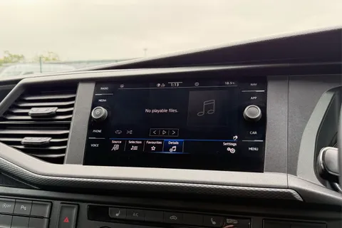 DG74ECW Volkswagen Transporter 2.0 TDI 110 Highline Van Thumbnail #50