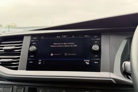 DG74ECW Volkswagen Transporter 2.0 TDI 110 Highline Van Thumbnail #52