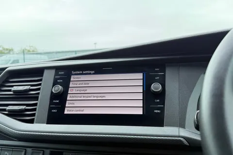 DG74ECW Volkswagen Transporter 2.0 TDI 110 Highline Van Thumbnail #57