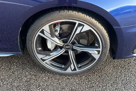 DG23BXW Audi A4 Avant Avant Black Edition 40 TFSI 204 PS S tronic Thumbnail #14