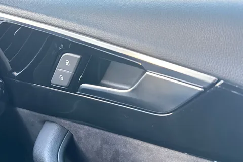 DG23BXW Audi A4 Avant Avant Black Edition 40 TFSI 204 PS S tronic Thumbnail #22