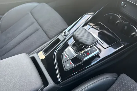 DG23BXW Audi A4 Avant Avant Black Edition 40 TFSI 204 PS S tronic Thumbnail #24