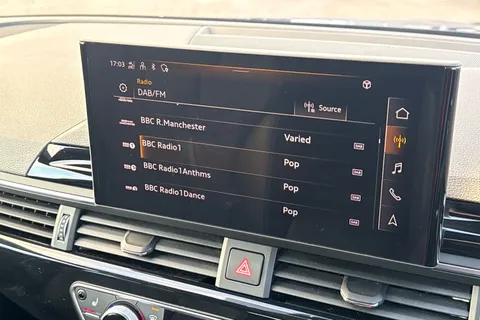 DG23BXW Audi A4 Avant Avant Black Edition 40 TFSI 204 PS S tronic Thumbnail #36