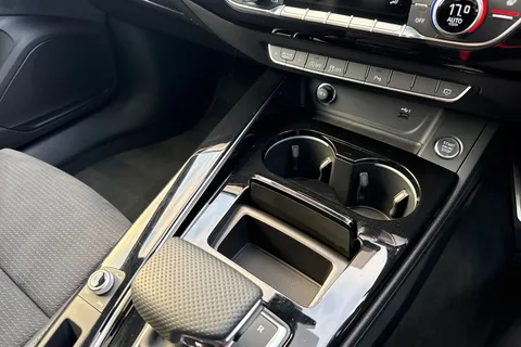 DG23BXW Audi A4 Avant Avant Black Edition 40 TFSI 204 PS S tronic Thumbnail #54