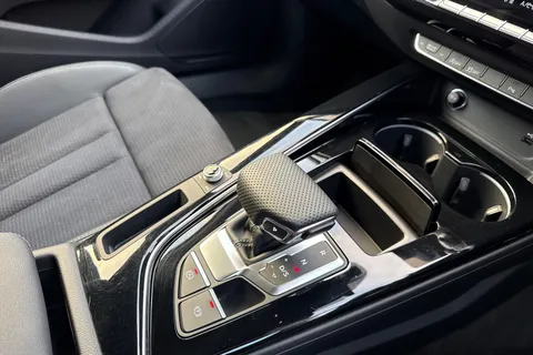 DG23BXW Audi A4 Avant Avant Black Edition 40 TFSI 204 PS S tronic Thumbnail #55