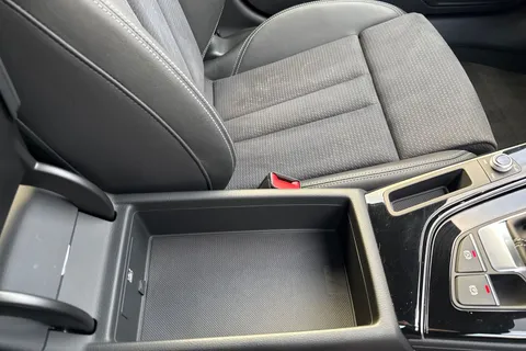 DG23BXW Audi A4 Avant Avant Black Edition 40 TFSI 204 PS S tronic Thumbnail #56