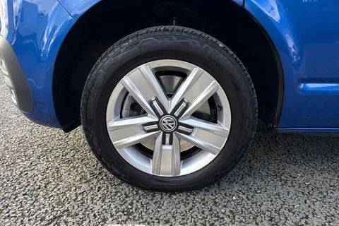 CX24NZD Volkswagen Transporter 2.0 TDI 150 Highline Kombi Van DSG Thumbnail #11