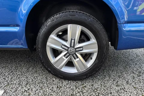 CX24NZD Volkswagen Transporter 2.0 TDI 150 Highline Kombi Van DSG Thumbnail #12