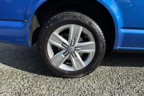 CX24NZD Volkswagen Transporter 2.0 TDI 150 Highline Kombi Van DSG Thumbnail #13