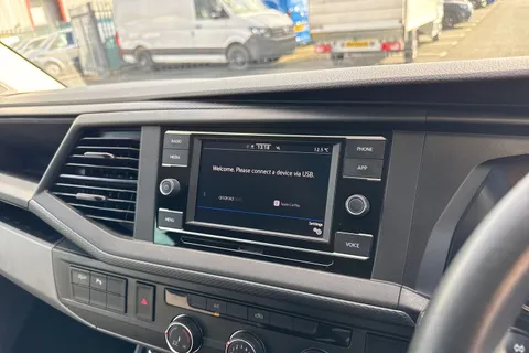 CX24NZD Volkswagen Transporter 2.0 TDI 150 Highline Kombi Van DSG Thumbnail #18