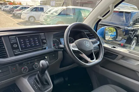 CX24NZD Volkswagen Transporter 2.0 TDI 150 Highline Kombi Van DSG Thumbnail #19