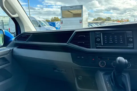 CX24NZD Volkswagen Transporter 2.0 TDI 150 Highline Kombi Van DSG Thumbnail #21