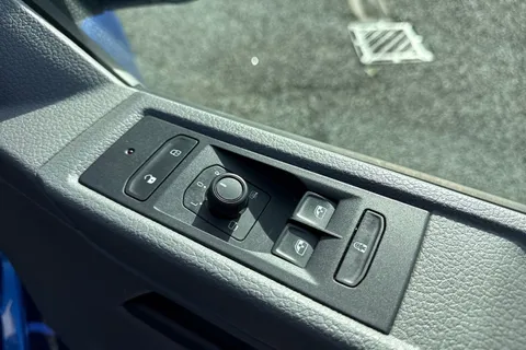 CX24NZD Volkswagen Transporter 2.0 TDI 150 Highline Kombi Van DSG Thumbnail #22