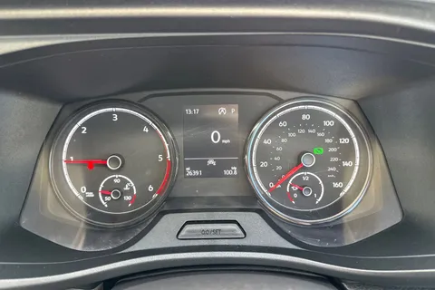 CX24NZD Volkswagen Transporter 2.0 TDI 150 Highline Kombi Van DSG Thumbnail #31