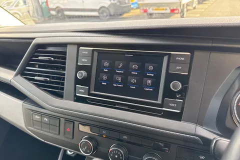 CX24NZD Volkswagen Transporter 2.0 TDI 150 Highline Kombi Van DSG Thumbnail #35