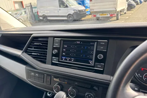 CX24NZD Volkswagen Transporter 2.0 TDI 150 Highline Kombi Van DSG Thumbnail #40