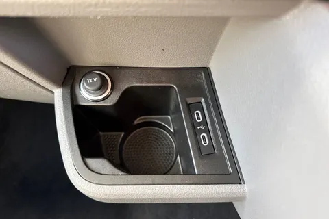 CX24NZD Volkswagen Transporter 2.0 TDI 150 Highline Kombi Van DSG Thumbnail #42