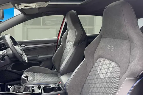 KY24RXD Volkswagen Golf 1.5TSI 150PS Hatch ⭐Black Pack, Sunroof, DCC, Keyless, Winter Pack, Towbar⭐ Thumbnail #11