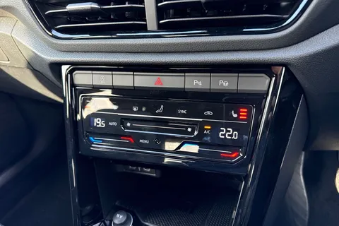  Volkswagen T-Roc 1.0 TSI Style Design Euro 6 (s/s) 5dr Thumbnail #55