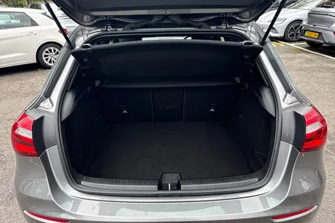 MW71TSZ Mercedes-Benz A Class 1.3 A180 SE Euro 6 (s/s) 5dr Thumbnail #10