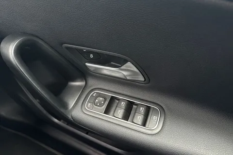 18 of 50 for Mercedes-Benz A Class 1.3 A180 SE Euro 6 (s/s) 5dr