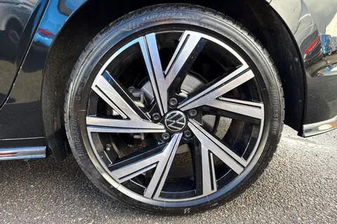 CX24WWJ Volkswagen Golf 1.5 eTSI 150 R-Line 5dr DSG ⭐Sunroof, Winter Pack, 18 Bergamo Alloys ⭐ Thumbnail #12