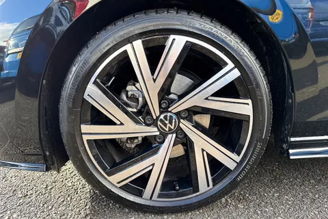 CX24WWJ Volkswagen Golf 1.5 eTSI 150 R-Line 5dr DSG ⭐Sunroof, Winter Pack, 18 Bergamo Alloys ⭐ Thumbnail #13