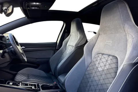 CX24WWJ Volkswagen Golf 1.5 eTSI 150 R-Line 5dr DSG ⭐Sunroof, Winter Pack, 18 Bergamo Alloys ⭐ Thumbnail #17