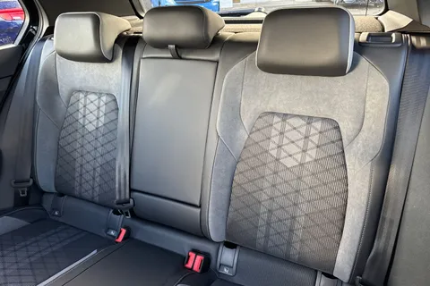 CX24WWJ Volkswagen Golf 1.5 eTSI 150 R-Line 5dr DSG ⭐Sunroof, Winter Pack, 18 Bergamo Alloys ⭐ Thumbnail #20