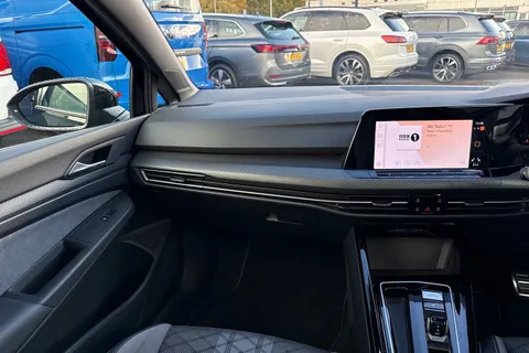 CX24WWJ Volkswagen Golf 1.5 eTSI 150 R-Line 5dr DSG ⭐Sunroof, Winter Pack, 18 Bergamo Alloys ⭐ Thumbnail #21