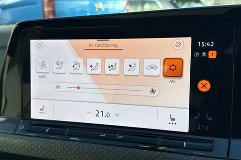 CX24WWJ Volkswagen Golf 1.5 eTSI 150 R-Line 5dr DSG ⭐Sunroof, Winter Pack, 18 Bergamo Alloys ⭐ Thumbnail #23