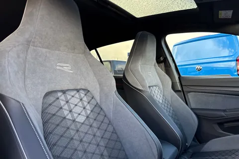CX24WWJ Volkswagen Golf 1.5 eTSI 150 R-Line 5dr DSG ⭐Sunroof, Winter Pack, 18 Bergamo Alloys ⭐ Thumbnail #25