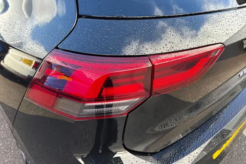 CX24WWJ Volkswagen Golf 1.5 eTSI 150 R-Line 5dr DSG ⭐Sunroof, Winter Pack, 18 Bergamo Alloys ⭐ Thumbnail #26