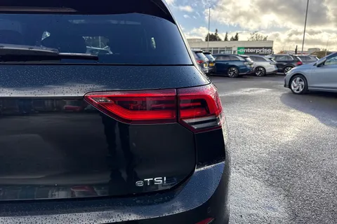 CX24WWJ Volkswagen Golf 1.5 eTSI 150 R-Line 5dr DSG ⭐Sunroof, Winter Pack, 18 Bergamo Alloys ⭐ Thumbnail #27